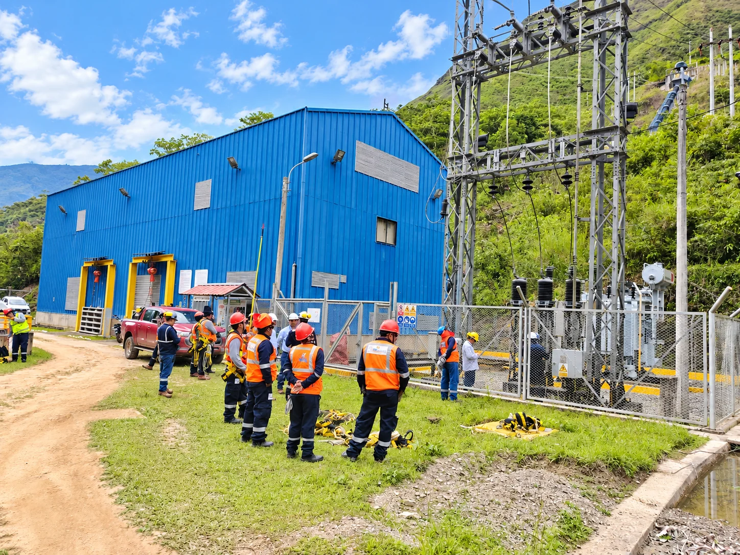 Personal de RME Group en instalación eléctrica industrial